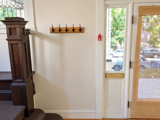 2246 Nw GLISAN St, Portland, OR 97210