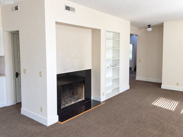 2246 Nw GLISAN St, Portland, OR 97210