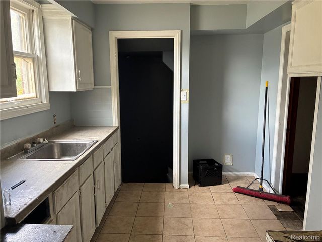 16011 Tacoma Street, Detroit, MI 48205