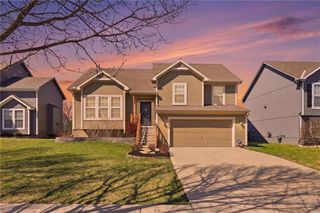 12376 S Quail Ridge Drive, Olathe, KS 66061