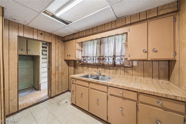 1161 7th Avenue, Akron, OH 44306