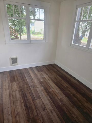 2208 E Sharp Ave, Spokane, WA 99202