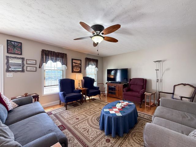 35 DEVONSHIRE CT, Fishersville, VA 22939