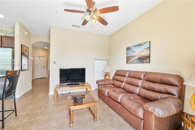 2851 W Prospect Rd 1307, Tamarac, FL 33309