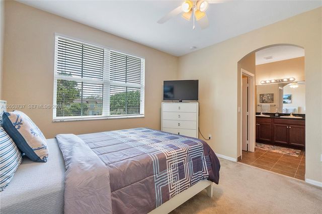 2851 W Prospect Rd 1307, Tamarac, FL 33309