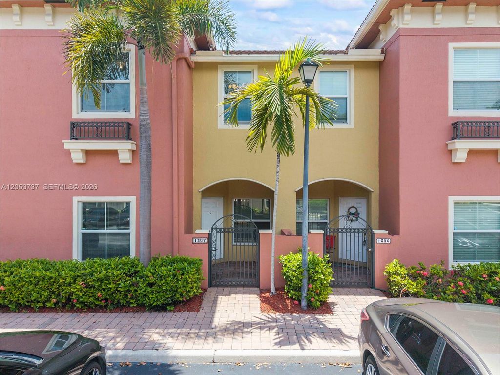 2851 W Prospect Rd 1307, Tamarac, FL 33309