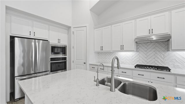 1323 Academy Oaks Drive, San Marcos, TX 78666