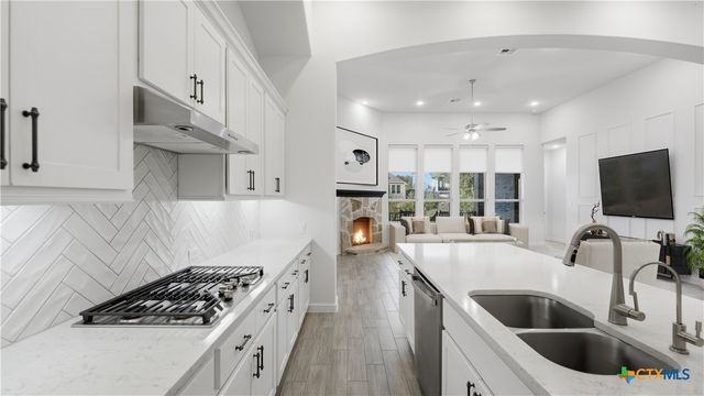 1323 Academy Oaks Drive, San Marcos, TX 78666