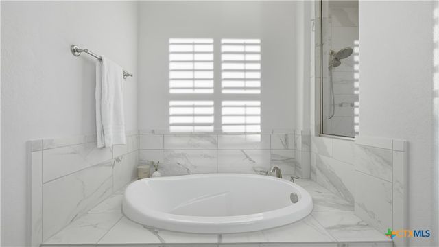 1323 Academy Oaks Drive, San Marcos, TX 78666