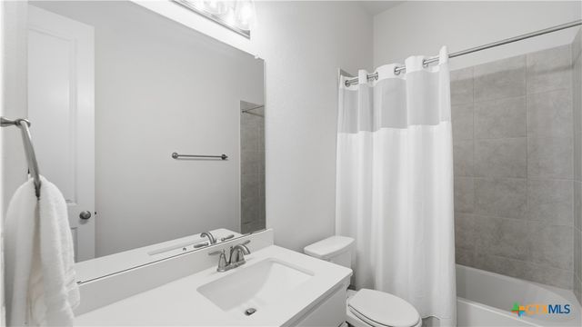 1323 Academy Oaks Drive, San Marcos, TX 78666