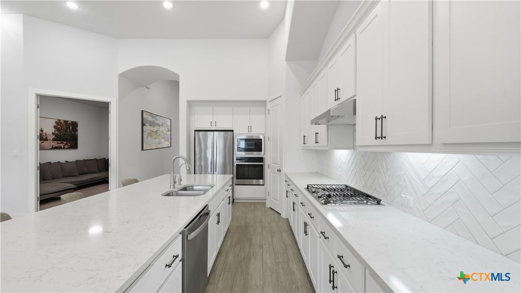 Image 11 of property listing at 1323 Academy Oaks Drive, San Marcos, TX 78666