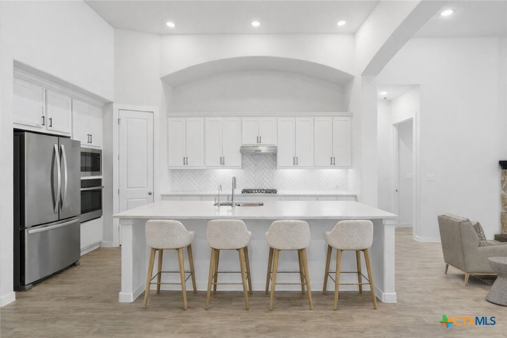 Image 12 of property listing at 1323 Academy Oaks Drive, San Marcos, TX 78666