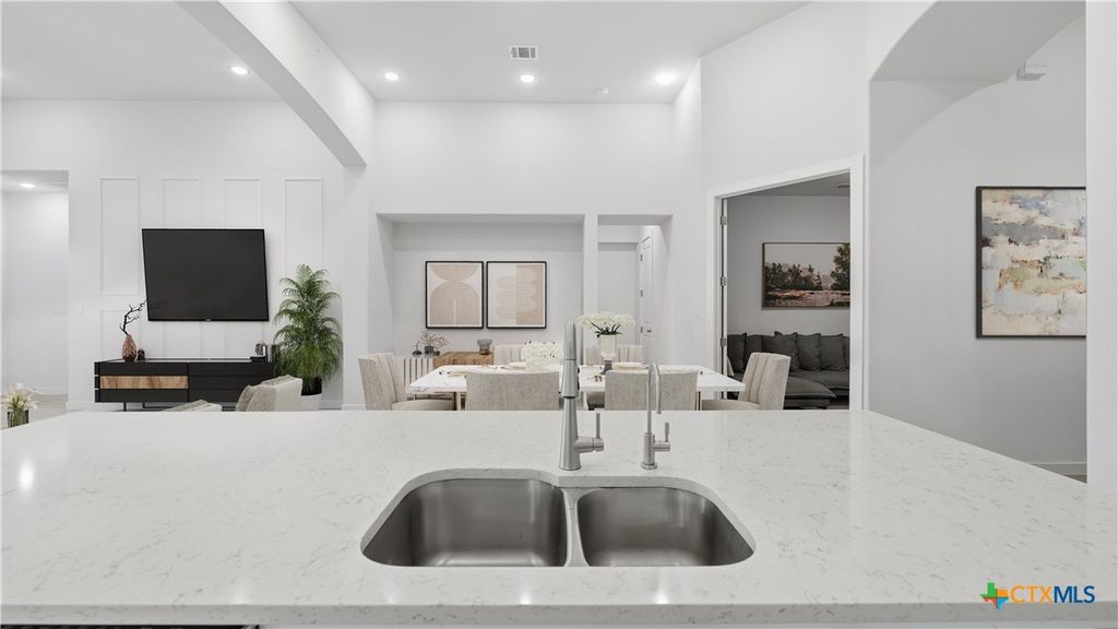 Image 15 of property listing at 1323 Academy Oaks Drive, San Marcos, TX 78666