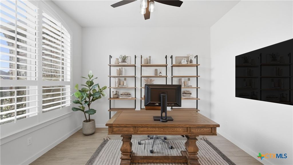 Image 20 of property listing at 1323 Academy Oaks Drive, San Marcos, TX 78666
