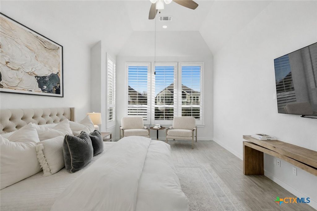 Image 23 of property listing at 1323 Academy Oaks Drive, San Marcos, TX 78666