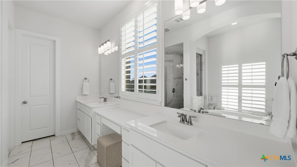 Image 25 of property listing at 1323 Academy Oaks Drive, San Marcos, TX 78666