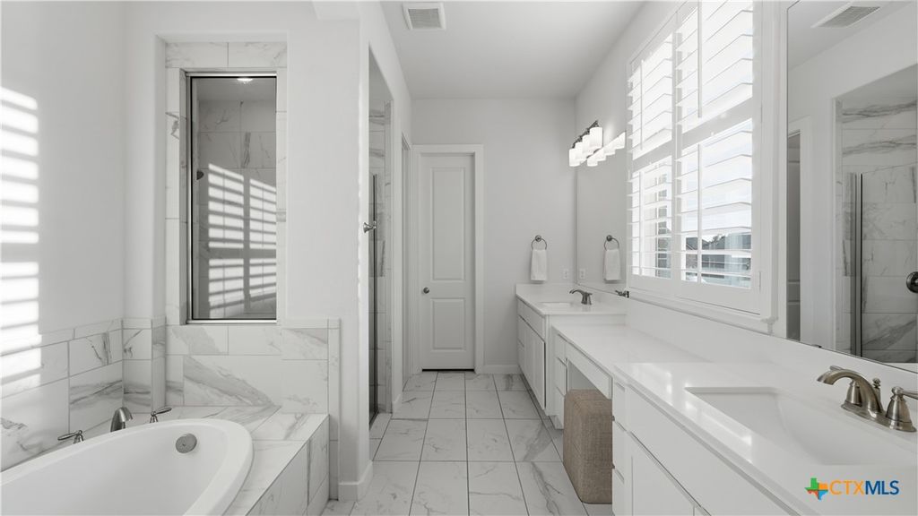 Image 26 of property listing at 1323 Academy Oaks Drive, San Marcos, TX 78666