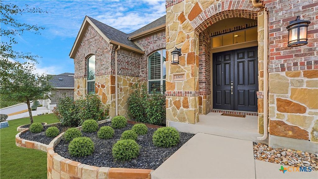 Image 3 of property listing at 1323 Academy Oaks Drive, San Marcos, TX 78666