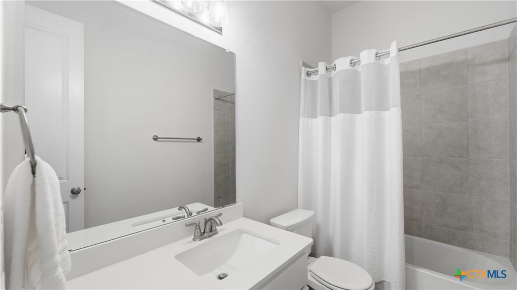 Image 33 of property listing at 1323 Academy Oaks Drive, San Marcos, TX 78666