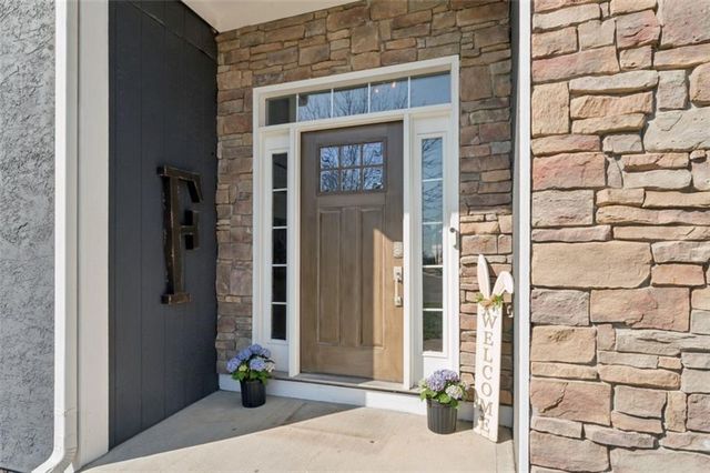 21081 W 224th Street, Spring Hill, KS 66083