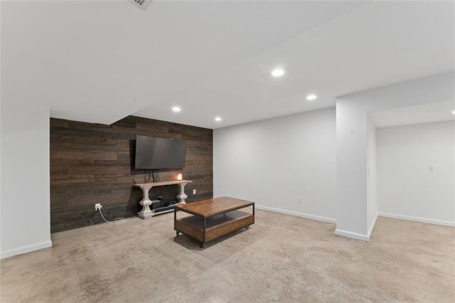 21081 W 224th Street, Spring Hill, KS 66083