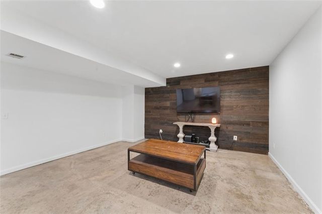 21081 W 224th Street, Spring Hill, KS 66083