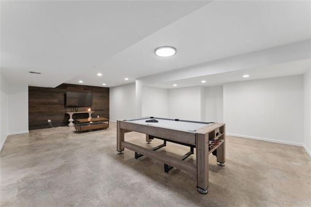 21081 W 224th Street, Spring Hill, KS 66083