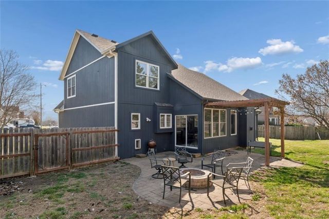 21081 W 224th Street, Spring Hill, KS 66083