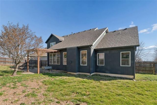 21081 W 224th Street, Spring Hill, KS 66083