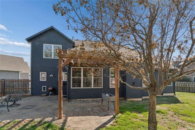 21081 W 224th Street, Spring Hill, KS 66083