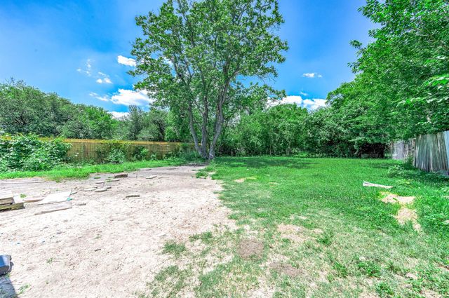 207 N Logan Street, Texas City, TX 77590
