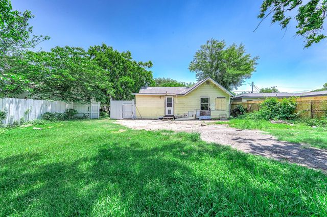 207 N Logan Street, Texas City, TX 77590