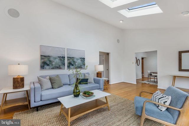 6114 BEACHWAY DR, Falls Church, VA 22041