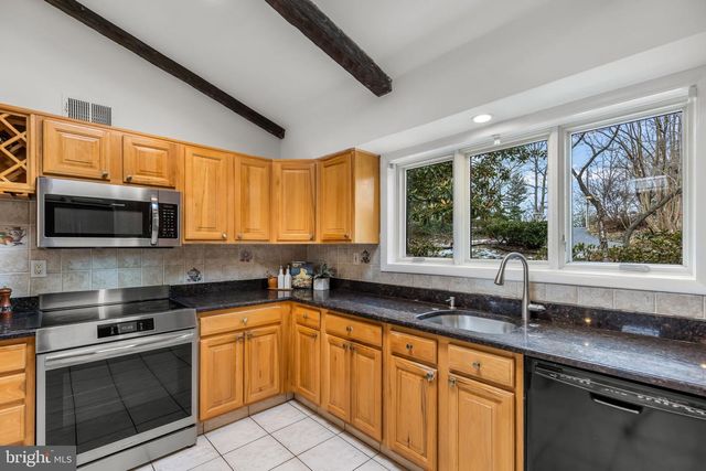 6114 BEACHWAY DR, Falls Church, VA 22041