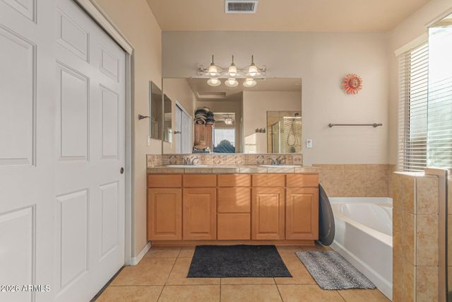 5640 W KOWALSKY Lane, Laveen, AZ 85339