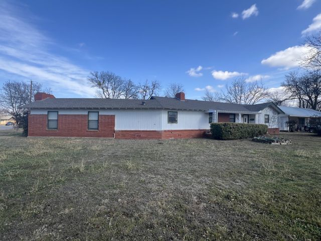 2100 11th Street, Brownwood, TX 76801