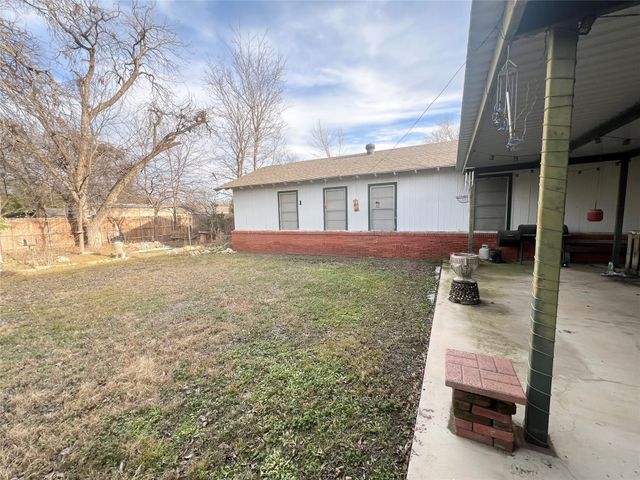 2100 11th Street, Brownwood, TX 76801