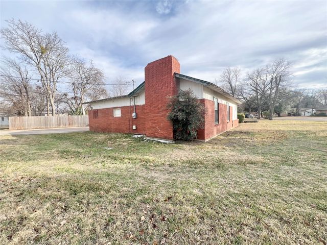 2100 11th Street, Brownwood, TX 76801