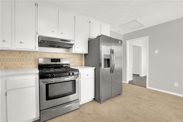 1112 Mountain Springs NW Drive, Kennesaw, GA 30144