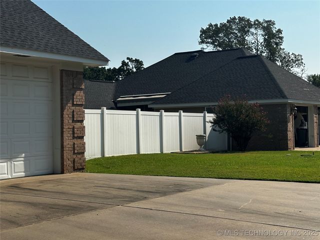 2289 W Community Chapel Road, Atoka, OK 74525