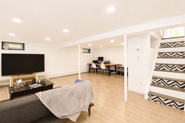 31 Brierwood Rd, Braintree, MA 02184