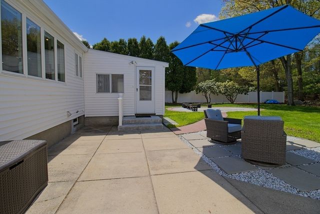 31 Brierwood Rd, Braintree, MA 02184