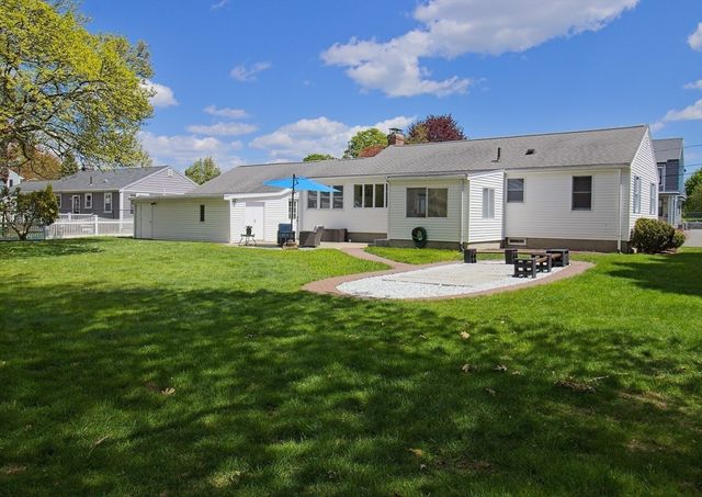 31 Brierwood Rd, Braintree, MA 02184