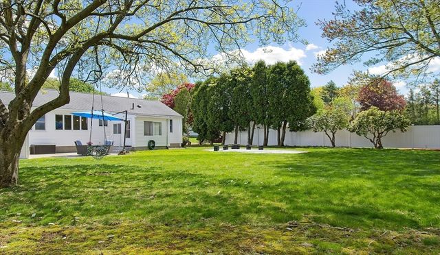 31 Brierwood Rd, Braintree, MA 02184
