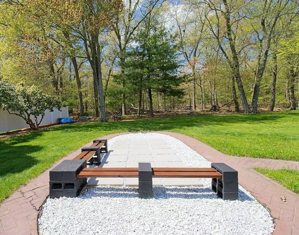 31 Brierwood Rd, Braintree, MA 02184