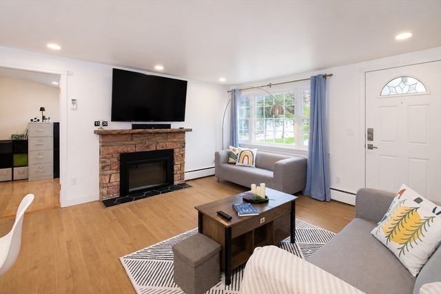 31 Brierwood Rd, Braintree, MA 02184