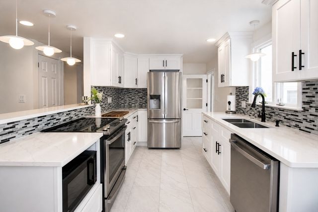 31 Brierwood Rd, Braintree, MA 02184