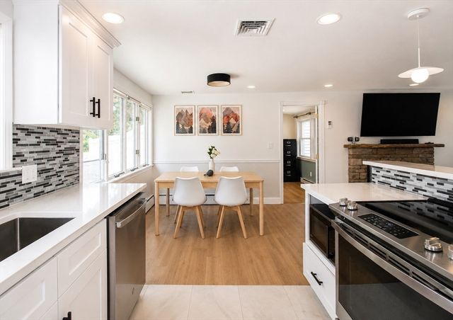 31 Brierwood Rd, Braintree, MA 02184