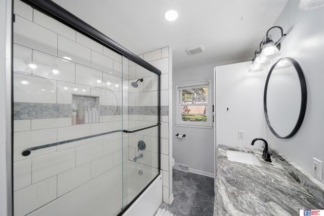 5030 Spruce Street, Lincoln, NE 68516