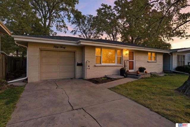 5030 Spruce Street, Lincoln, NE 68516